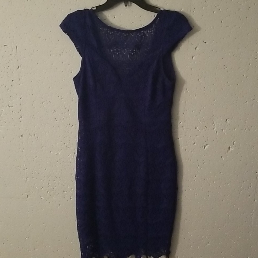 Blue bodycon lace dress